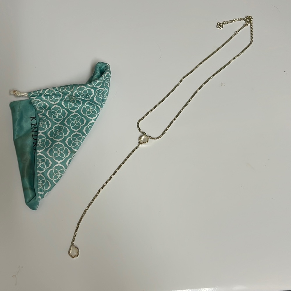 Kendra Scott drop down necklace